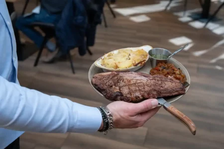 assiette grillade au Grill de Moirans