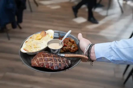 assiette grillade au Grill de Moirans