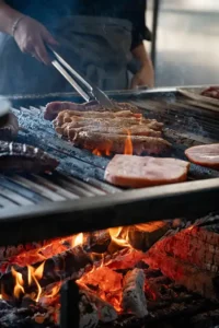 Viandes en train de cuire sur le grill du Grill de Moirans, restaurant situé en Grenoble et Lyon.