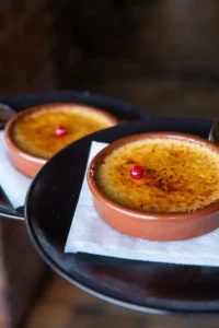 la crème brulée est une des spécialités du Grill de Moirans