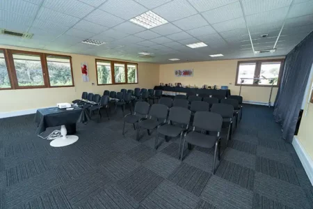 salle de réunion du Grill de Moirans, près de Voiron, entre Grenoble et Lyon