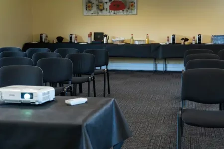 salle de réunion du Grill de Moirans, près de Voiron, entre Grenoble et Lyon