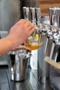 vue du bar du Grill de Moirans et de sa tireuse à bière